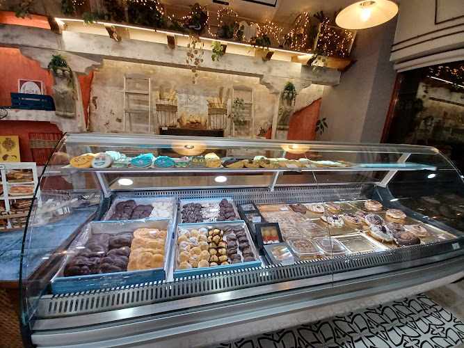 Fotografia tomada fuera de OBRADOR CENTRAL BY WILL & JACOB’S - Pastelería en Puertollano, Ciudad Real