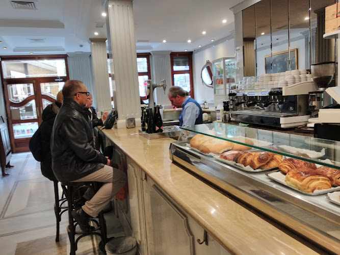Fotografia tomada fuera de Pastelería López-Mezquita - Pastelería en Granada, Granada