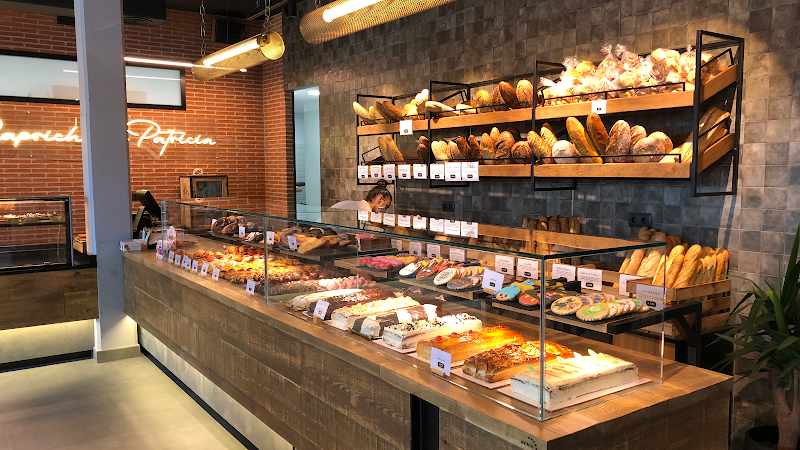 Fotografia tomada fuera de Los Caprichos de Patricia - Panadería en Tres Cantos, Madrid