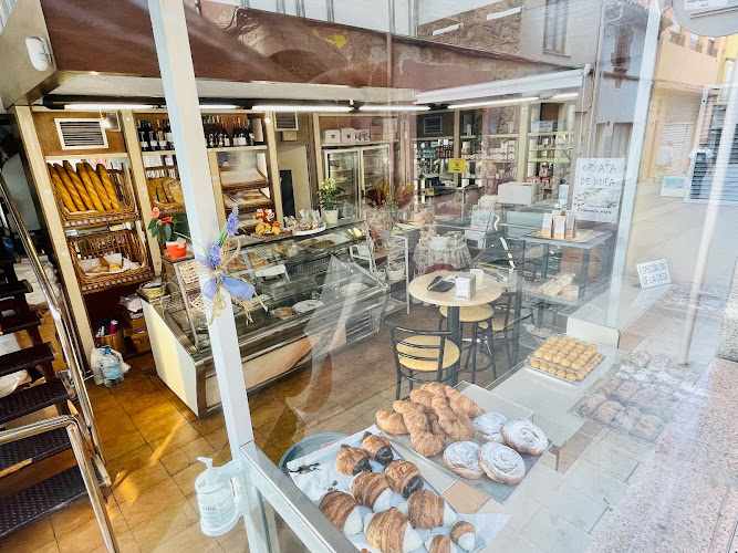 Fotografia tomada fuera de Pastisseria Girbal - Cafetería y Pastelería - Forn de pa en Palafrugell, Girona