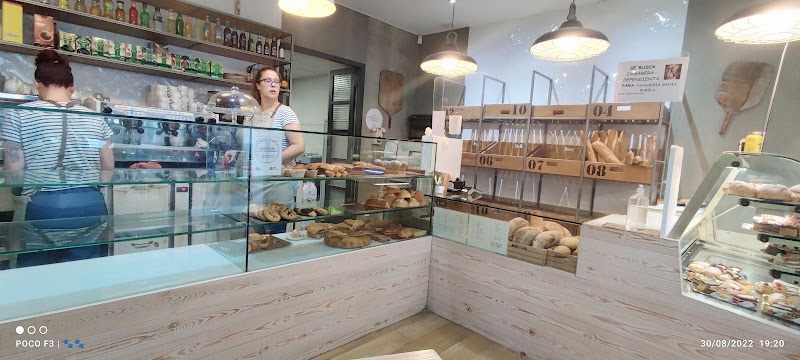 Fotografia tomada fuera de Panadería Bahía - Panadaría en Burela, Lugo