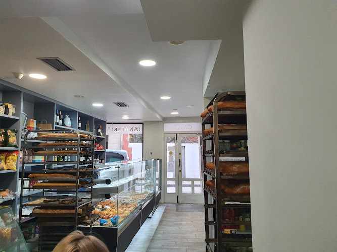 Fotografia tomada fuera de Cafetería Panadería López - Panadería en Estella, Navarra
