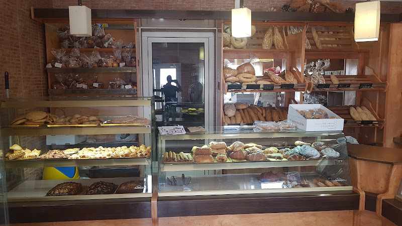 Fotografia tomada fuera de Repostería Latorre Simón, S.L. - Panadería en Palomares, Almería