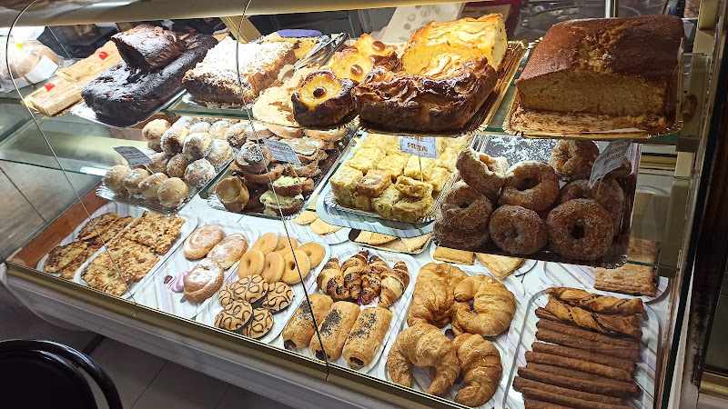 Fotografia tomada fuera de Repostería Pastelería Latorre Simón, S.L. - Pastelería en Garrucha, Almería