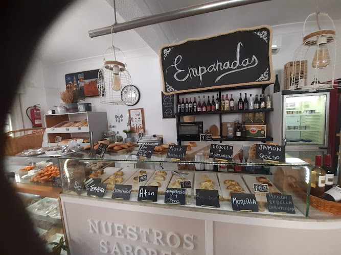 Fotografia tomada fuera de NUESTROS SABORES Panadería•especias•empanadas. - Panadería en Garrucha, Almería