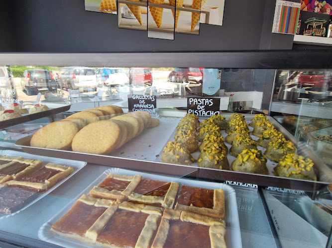 Fotografia tomada fuera de Gelateria Italiana Eleonora - Heladería en Puerto Rey, Almería
