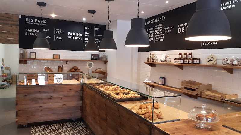 Fotografia tomada fuera de Forn de Mont-Ral Prades - Panadería en Prades, Tarragona