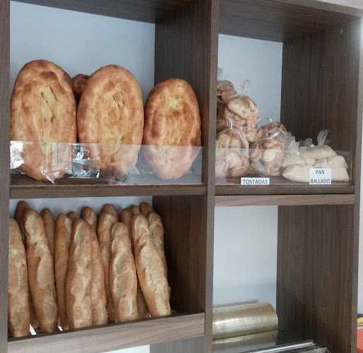 Fotografia tomada fuera de Charcutería Panadería Mapy - Tienda de alimentación en Alcorisa, Teruel