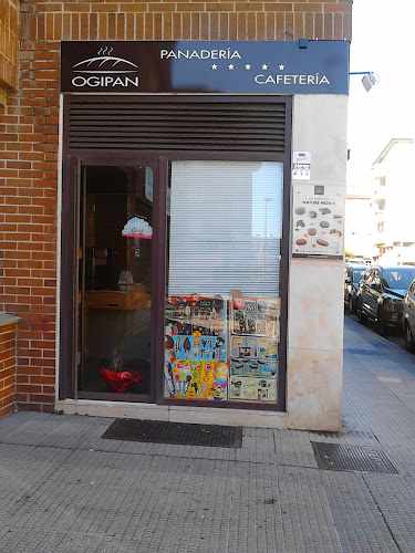 Fotografia tomada fuera de Panadería Cafetería OGIPAN Artica - Panadería en Pamplona, Navarra