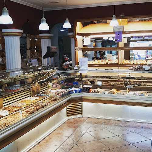 Fotografia tomada fuera de Genovés Pasteleros - Pastelería en Paiporta, Valencia