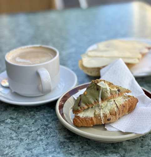 Fotografia tomada fuera de Confitería Nueva Becquer - Pastelería en Orihuela, Alicante