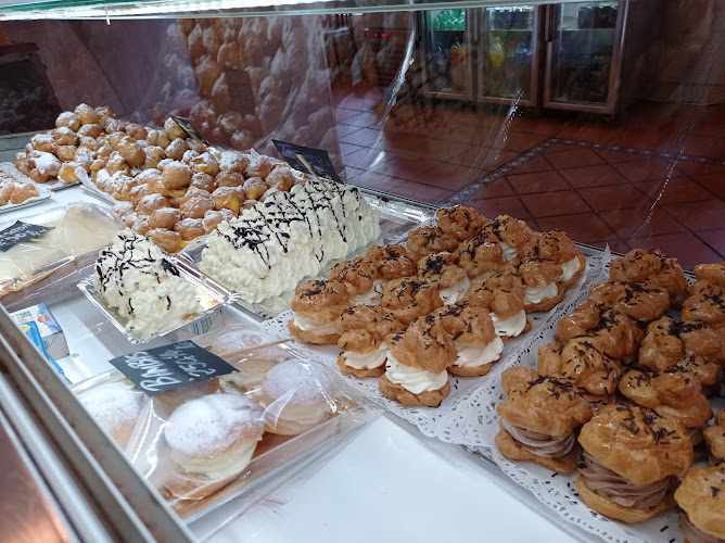 Fotografia tomada fuera de Panadería Sabores - Panadería en Alovera, Guadalajara