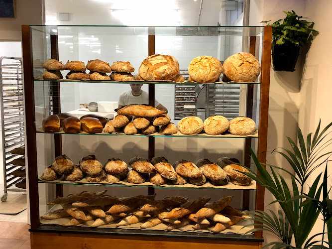 Fotografia tomada fuera de John Torres Panadero - Panadería en Madrid, Madrid