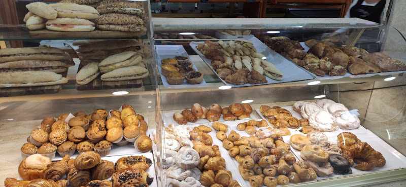 Fotografia tomada fuera de Forn Pastisseria Sebastià Tatay Artesà - Panadería en Valencia, Valencia