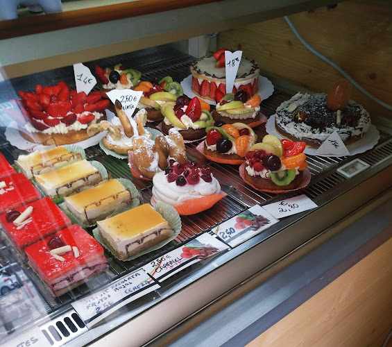 Fotografia tomada fuera de Fleca del mercat - Forn de pa en Roses, Girona