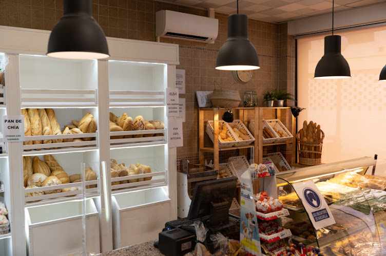 Fotografia tomada fuera de Panadería Alba - Panadería en Ronda, Málaga