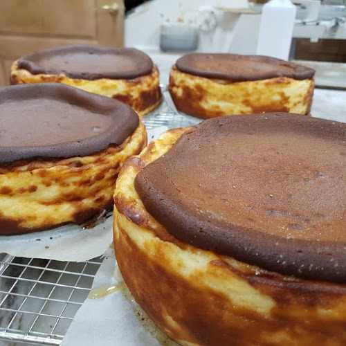Fotografia tomada fuera de Velilla Obrador Y Pasteleria SLL - Pastelería en Zaragoza, Zaragoza