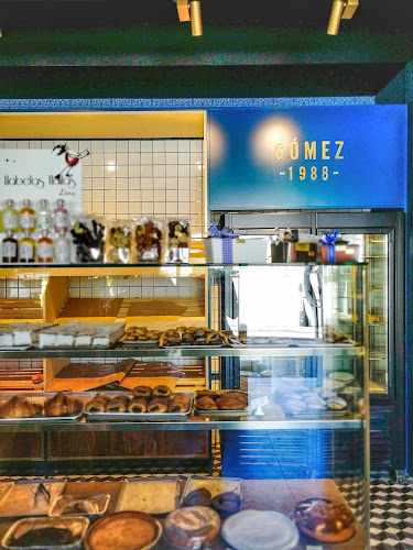 Fotografia tomada fuera de Panadería Gómez Teixeiro - Panadería en Teixeiro, A Coruña