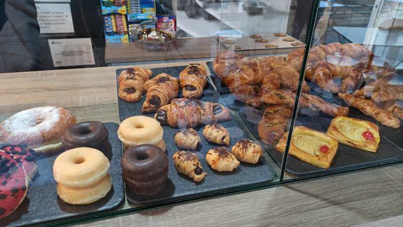 Fotografia tomada fuera de Lo Diari - cafeterías en Bell-lloc d'Urgell, Lérida
