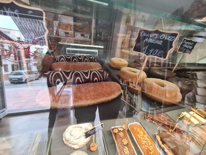 Fotografia tomada fuera de Panaderia Pasteleria Monachil - Panadería en Monachil, Granada