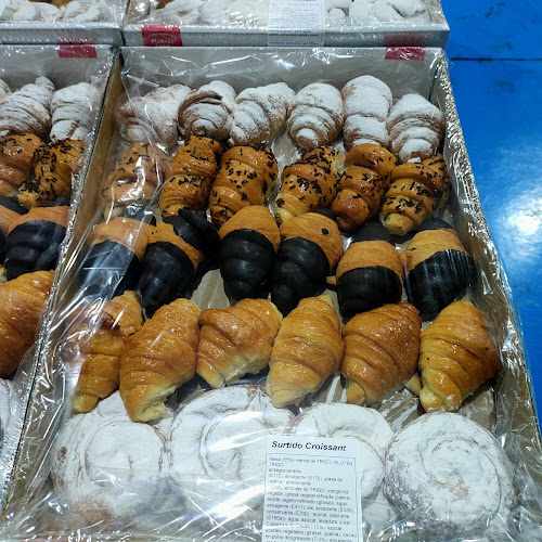 Fotografia tomada fuera de DULCES LA CLAVE, S.L. - Tienda de golosinas en Barberà del Vallès, Barcelona