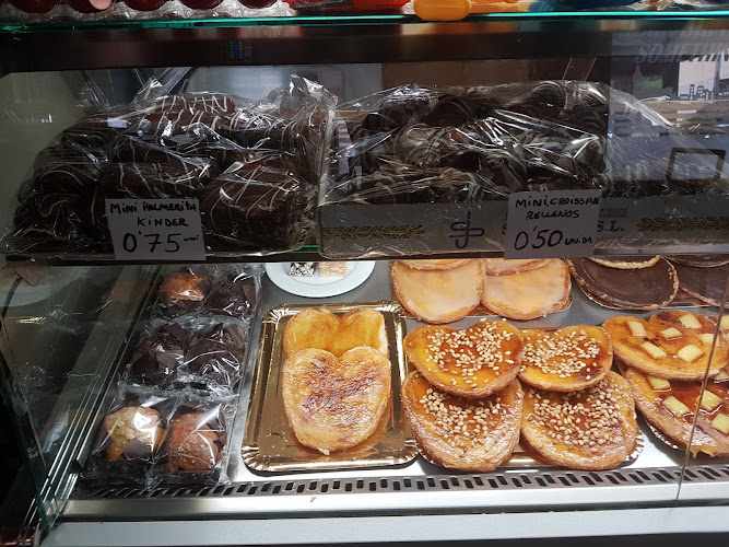 Fotografia tomada fuera de Cafetería Chaplin´s - cafeterías en Alcalá de Guadaíra, Sevilla