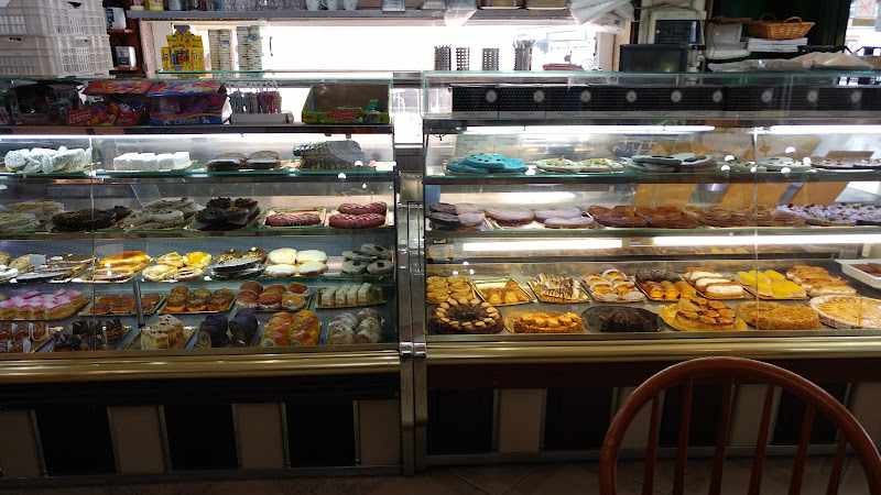 Fotografia tomada fuera de Cafetería Horno Lorena - Cafetería en Alcalá de Guadaíra, Sevilla
