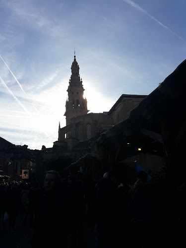 Fotografia tomada fuera de Panadería Riojana - Panadería en Santo Domingo de la Calzada, La Rioja