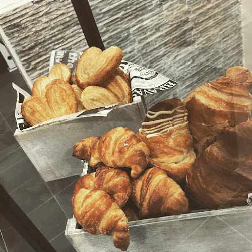 Fotografia tomada fuera de Y por qué no!? - Pastelería en Vilanova i la Geltrú, Barcelona