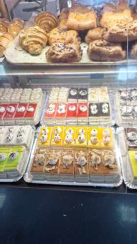 Fotografia tomada fuera de Pastelería panadería select - Pastelería en Torrejón de Ardoz, Madrid