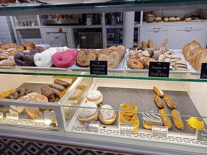Fotografia tomada fuera de El Horno - Panadería en Burgos, Burgos
