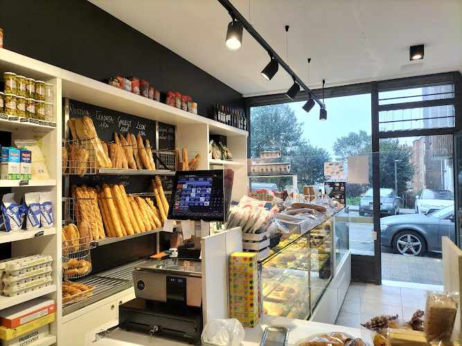 Fotografia tomada fuera de Menesa Bidezabal - Panadería en Getxo, Vizcaya