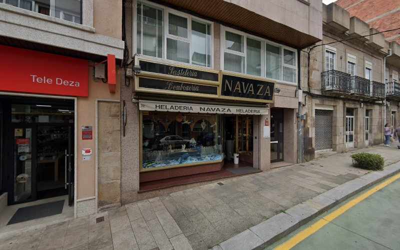 Fotografia tomada fuera de Confitería Navaza - Pastelaría especializada en tortas en Lalín, Pontevedra
