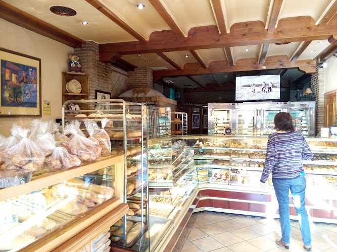 Fotografia tomada fuera de Panificadora de San Martín - Panadería en Málaga, Málaga