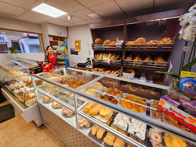 Fotografia tomada fuera de Panadería Pastelería La Tahona de Vero - Panadería en Dúrcal, Granada
