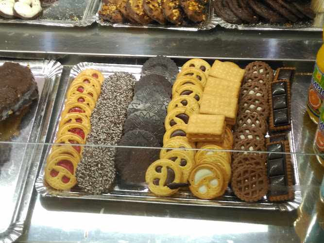 Fotografia tomada fuera de Panadería Maribel 2003 - Panadería en Pinos Genil, Granada