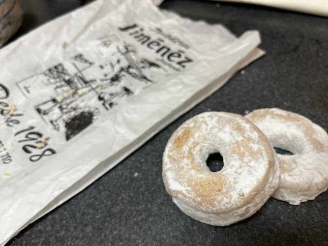 Fotografia tomada fuera de Panadería Jiménez - Panadería en Lanjarón, Granada
