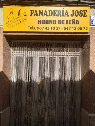 Fotografia tomada fuera de Panadería Jose - Panadería en Yeste, Albacete