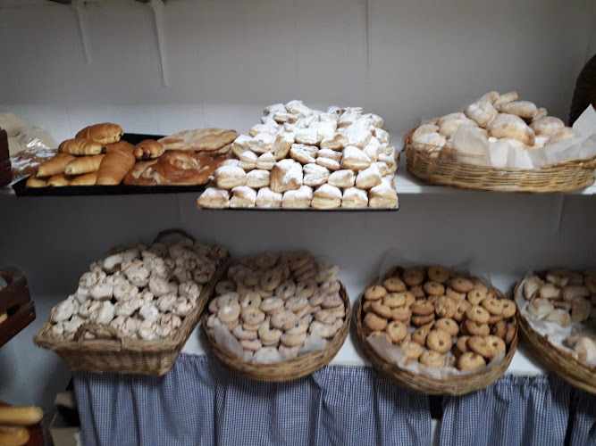 Fotografia tomada fuera de Panadería Ángel - Panadería en Yeste, Albacete