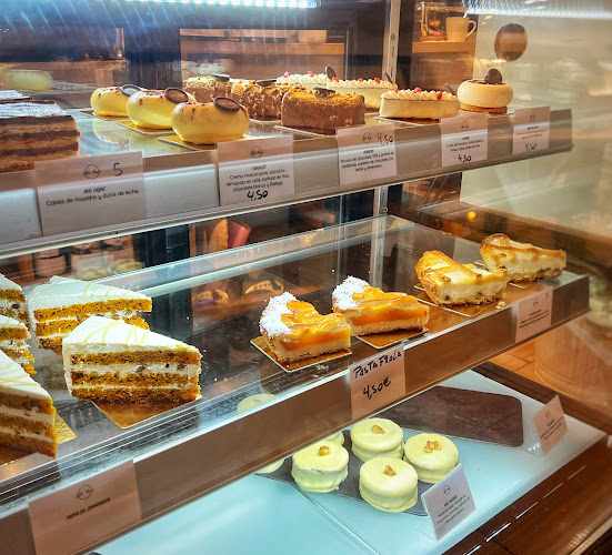 Fotografia tomada fuera de Dulce Herencia - Pastelería en Gijón, Asturias
