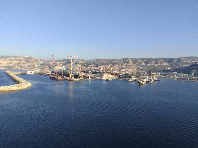 Fotografia tomada fuera de Pastelería El Mediterráneo - Panadería en Gijón, Asturias