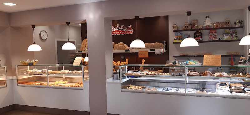 Fotografia tomada fuera de Pasteleria Ballester, S'Arenal - Pastisseria en El Arenal, Baleares