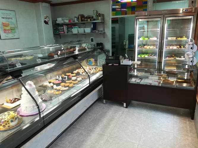 Fotografia tomada fuera de Pastelería Delices - Pastry shop en Colindres, Cantabria