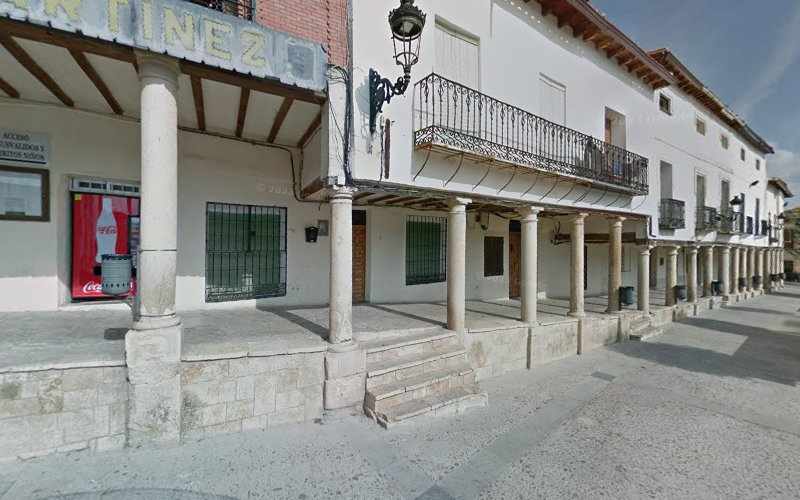Fotografia tomada fuera de Bar La Esquina de Cogolludo - restaurantes en Cogolludo, Guadalajara