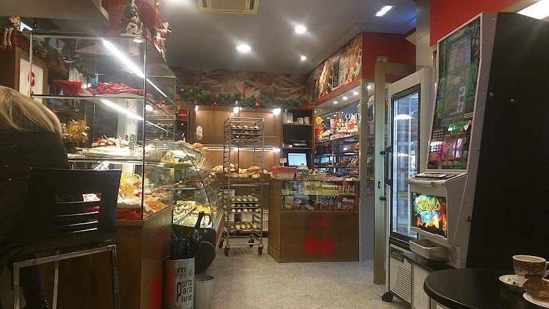 Fotografia tomada fuera de Panadería Confitería Guindas - Panadería en Oviedo, Asturias