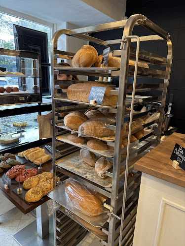 Fotografia tomada fuera de Tierra grata Panes y Café - Panadería en Marbella, Málaga