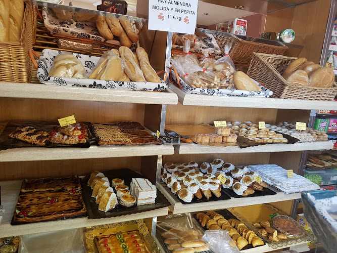 Fotografia tomada fuera de Panadería Confitería Cavite - Panadería en Cartagena, Murcia