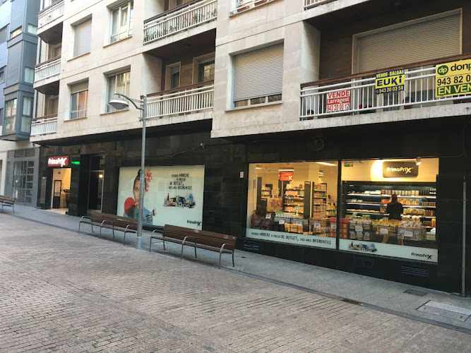 Fotografia tomada fuera de PrimaPrix Eibar Toribio Etxebarria - Supermercado en Eibar, Guipúzcoa