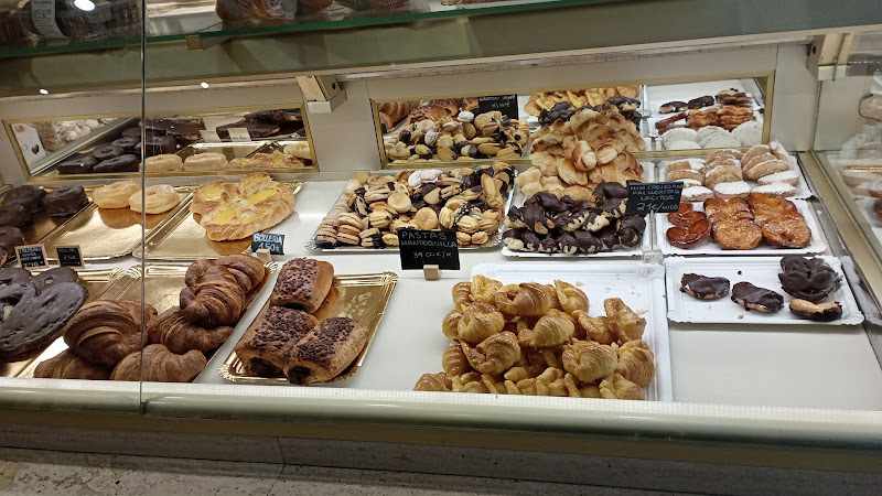 Fotografia tomada fuera de Panaderia Okindegia Lakua - Panadería en Vitoria-Gasteiz, Álava