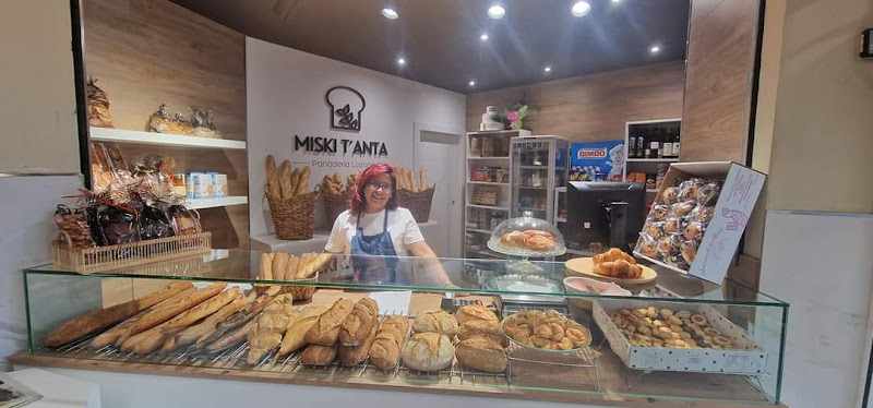 Fotografia tomada fuera de Panadería Miski T'anta - Panadería en Vitoria-Gasteiz, Álava